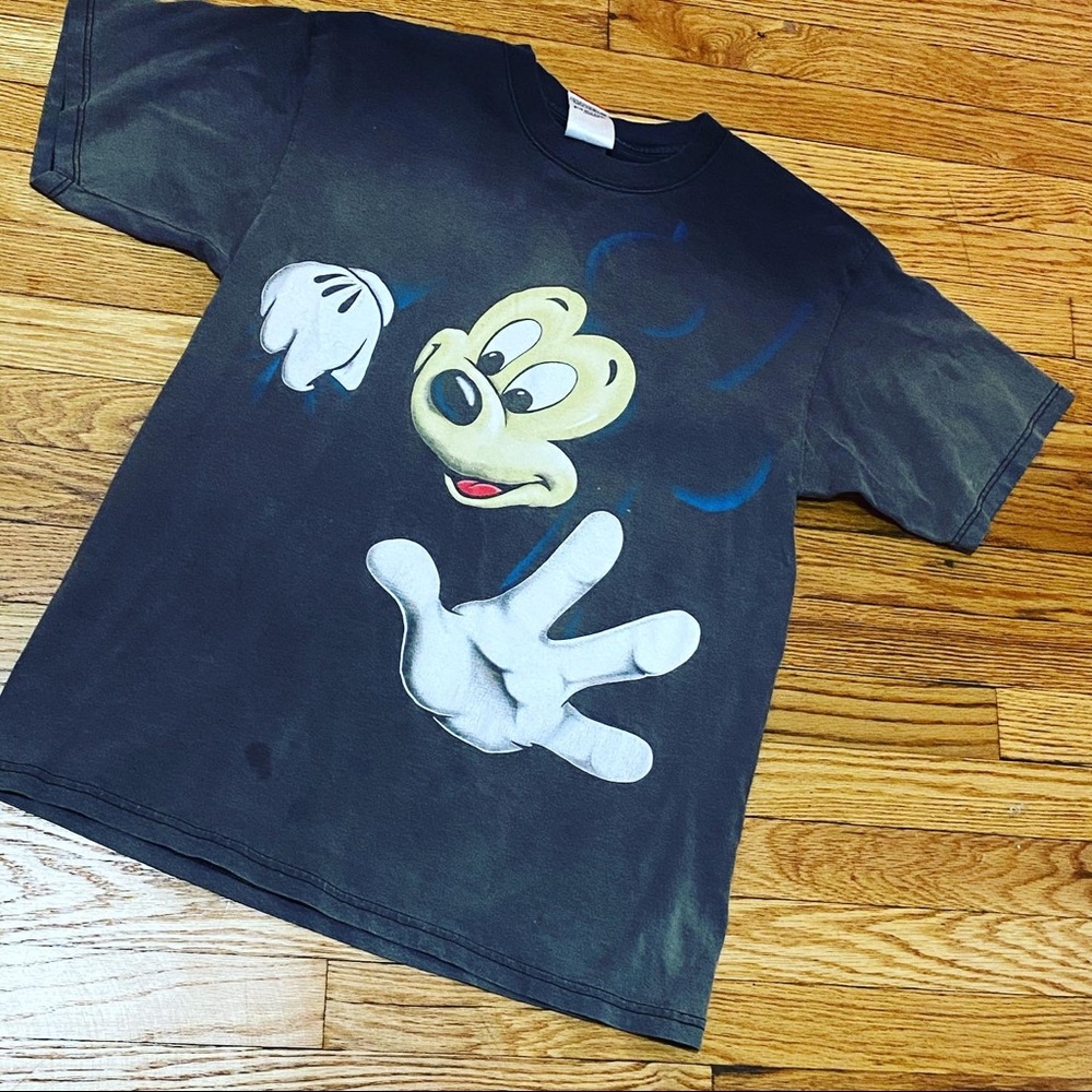 Vintage Mickey Mouse graphic t-shirt.